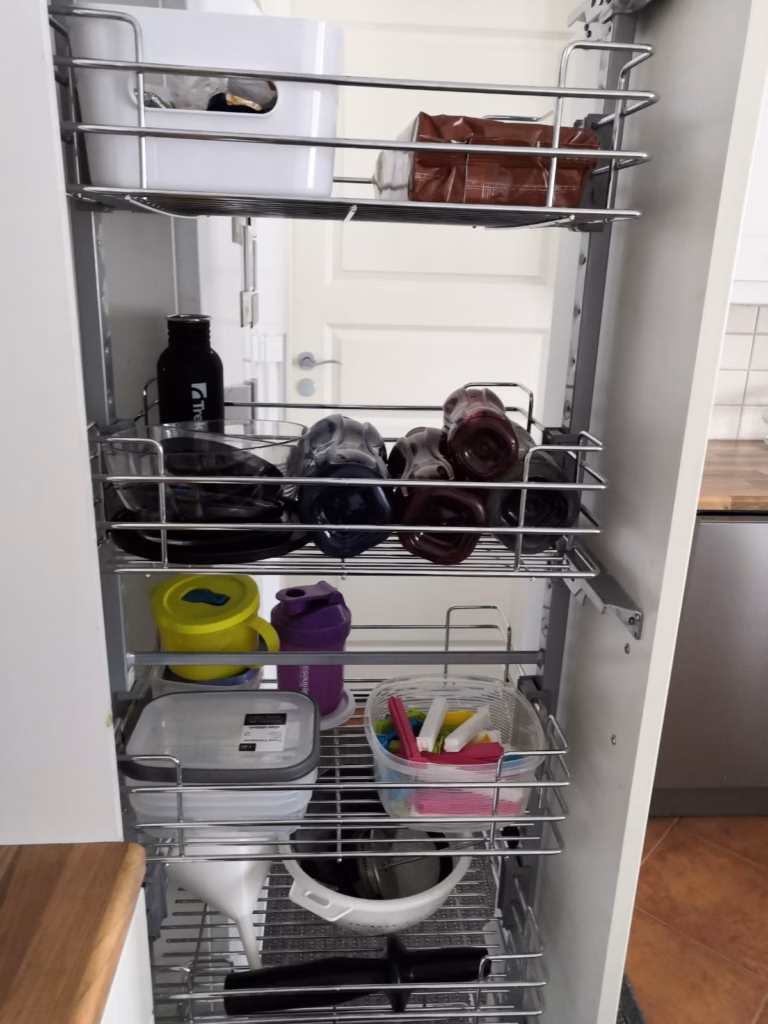 keittiön järjestely apteekkarinkaappi jälkeen